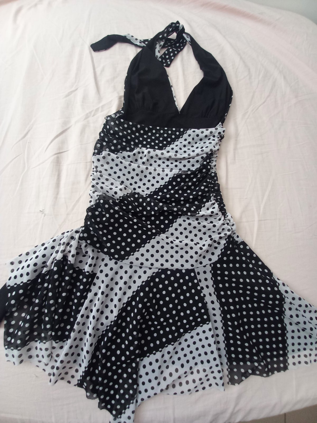 Robe dos nu à pois noir et blanc photo 2