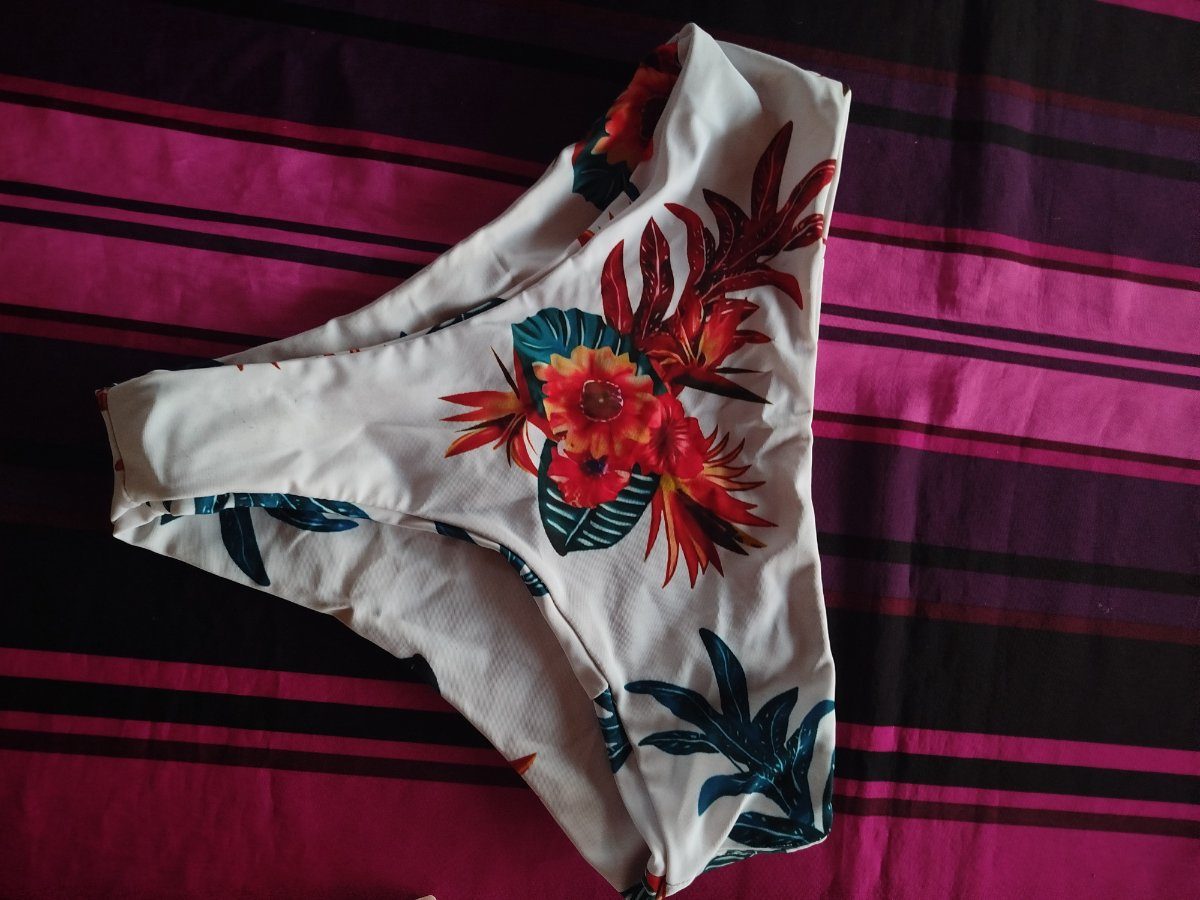 Bas de maillot fleuri style tropical photo 1