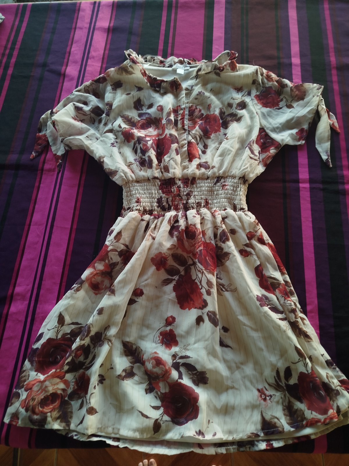 Robe fleurie romantique à taille smockée photo 1
