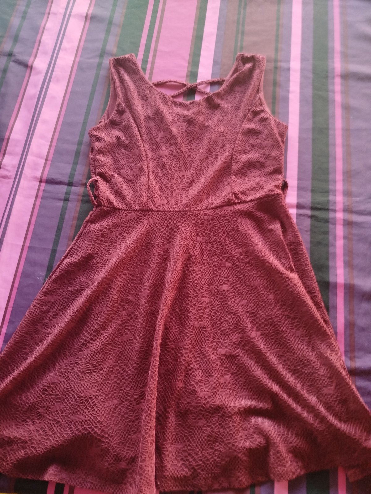 Robe bordeaux dentelle photo 1
