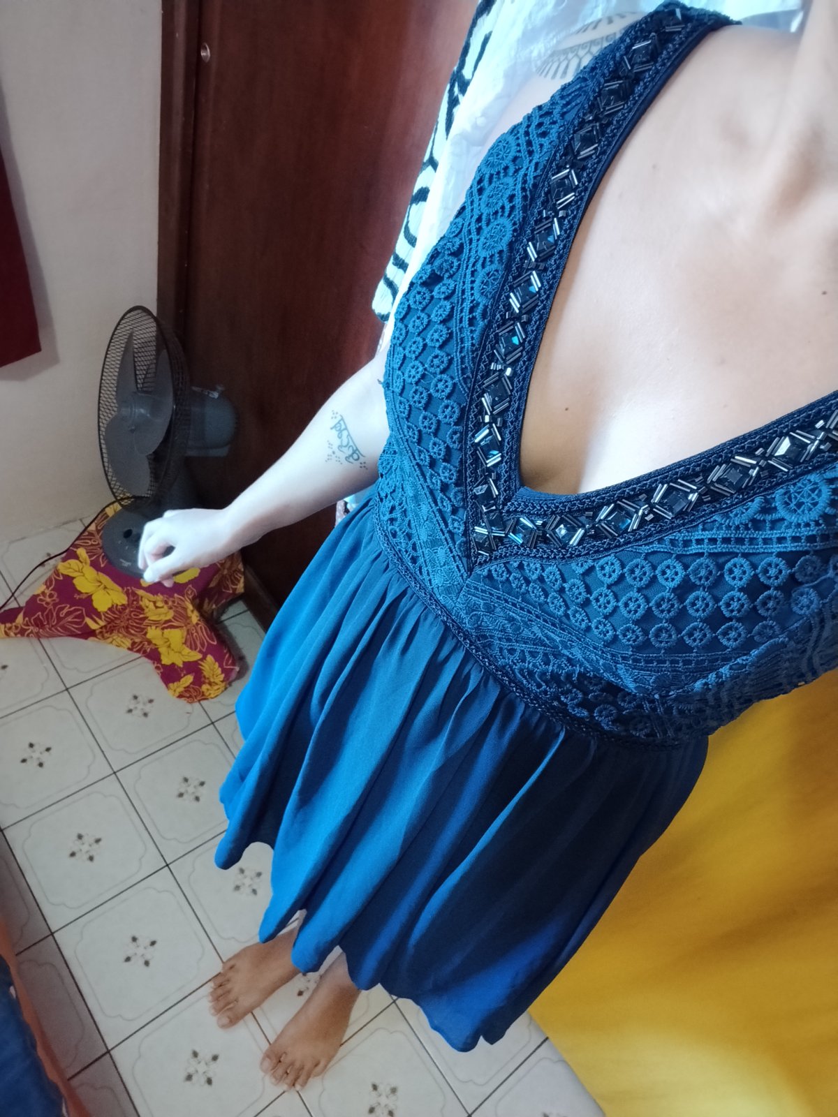 Robe bleue brodée et perlée, style bohème chic photo 1