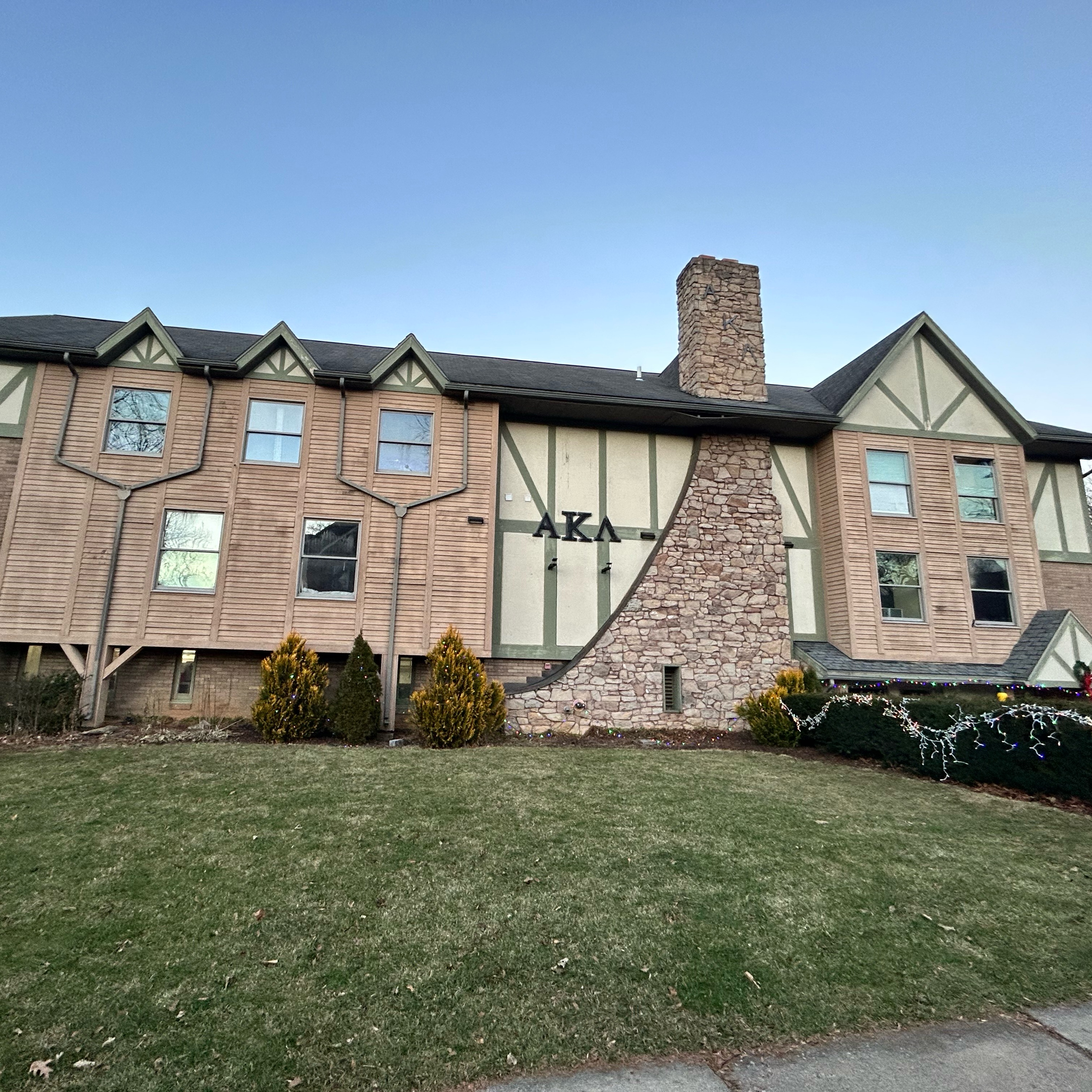 Alpha Kappa Lambda