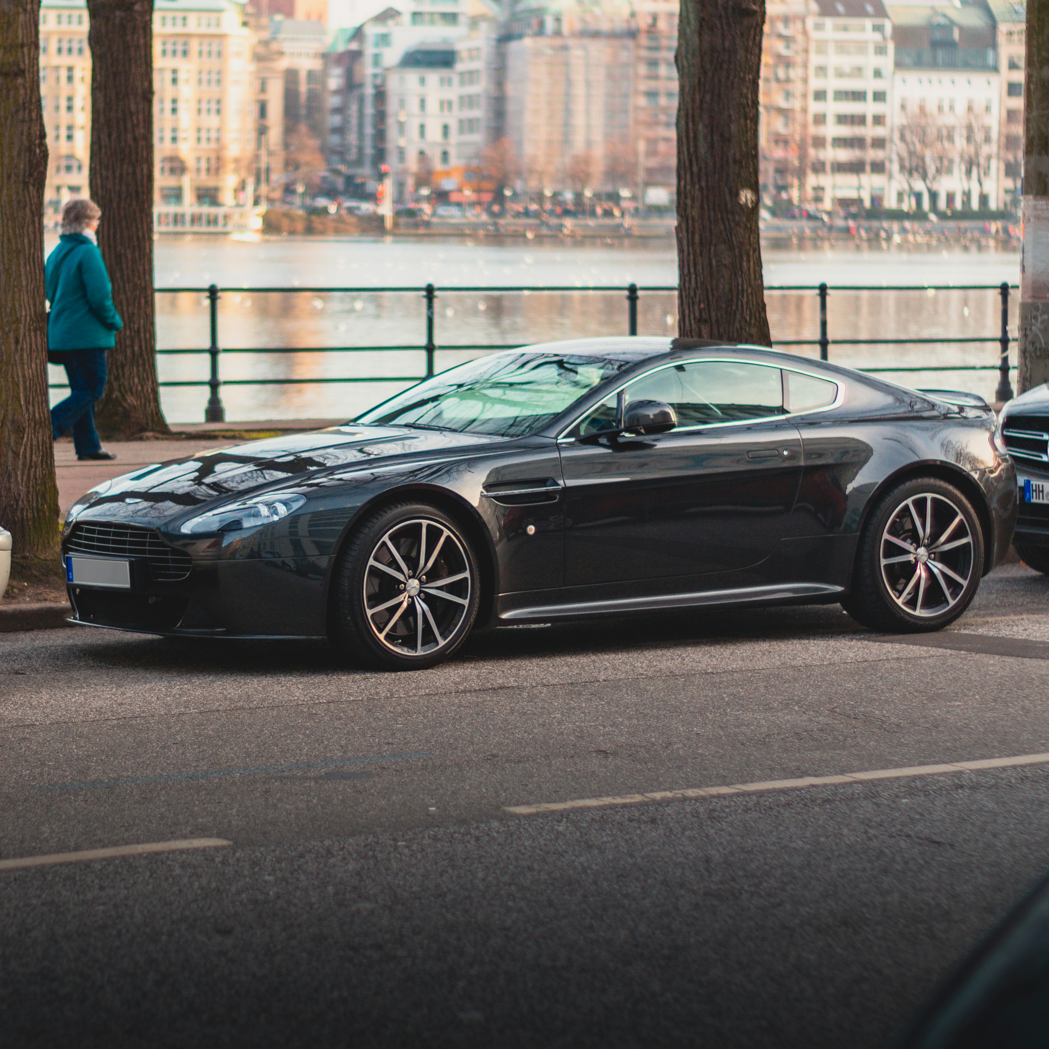 Drive a Aston Martin on Tarlen Carshare