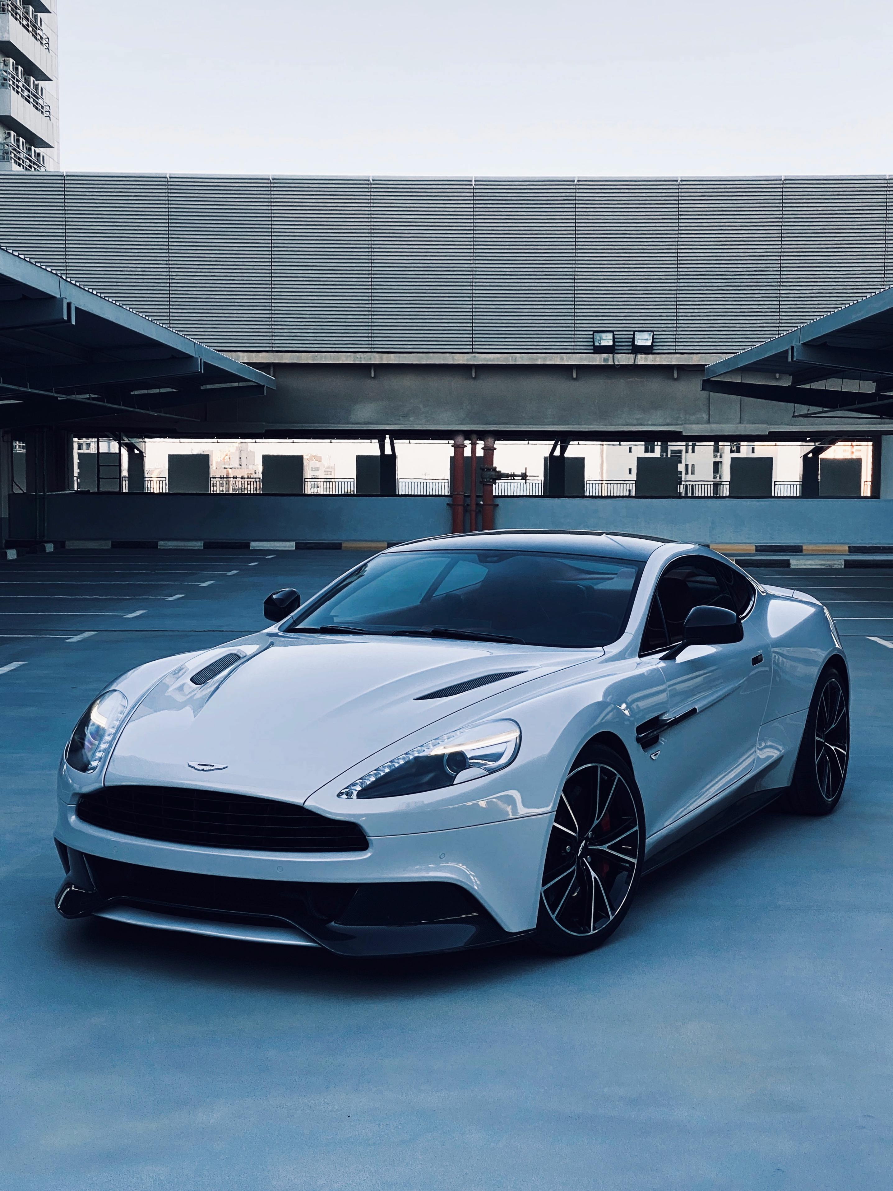 Drive a Aston Martin on Tarlen Carshare