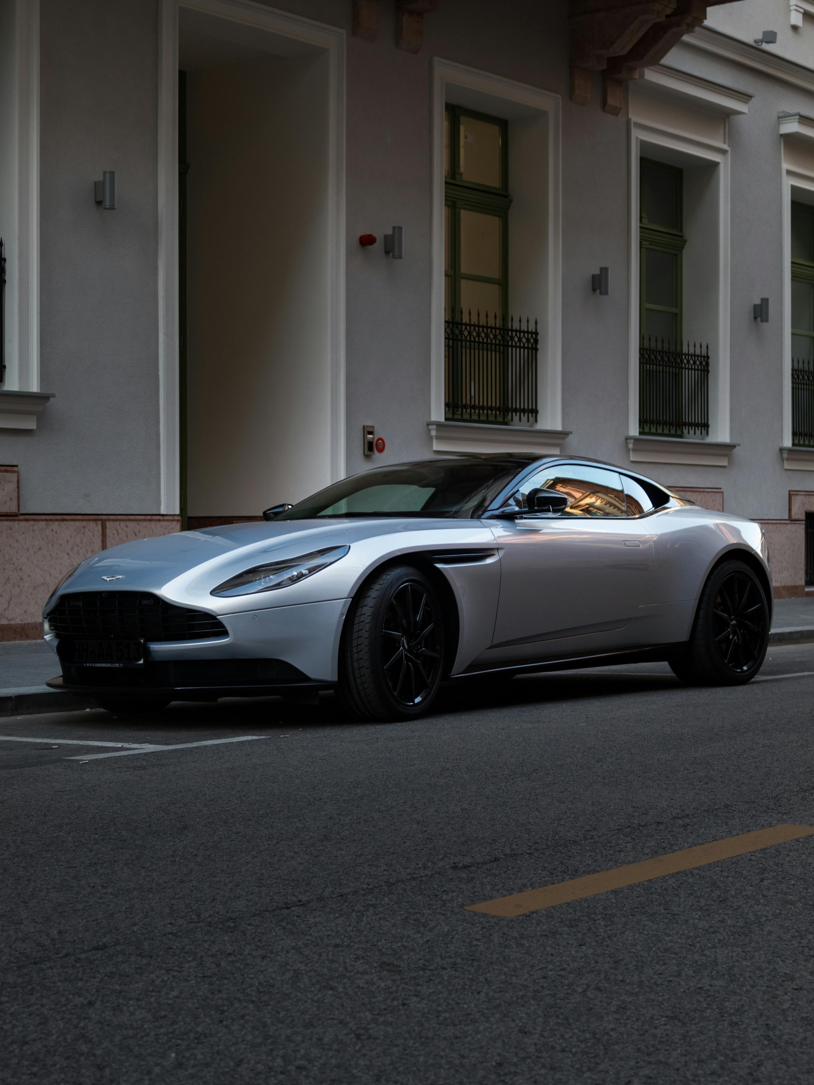 Drive a Aston Martin on Tarlen Carshare