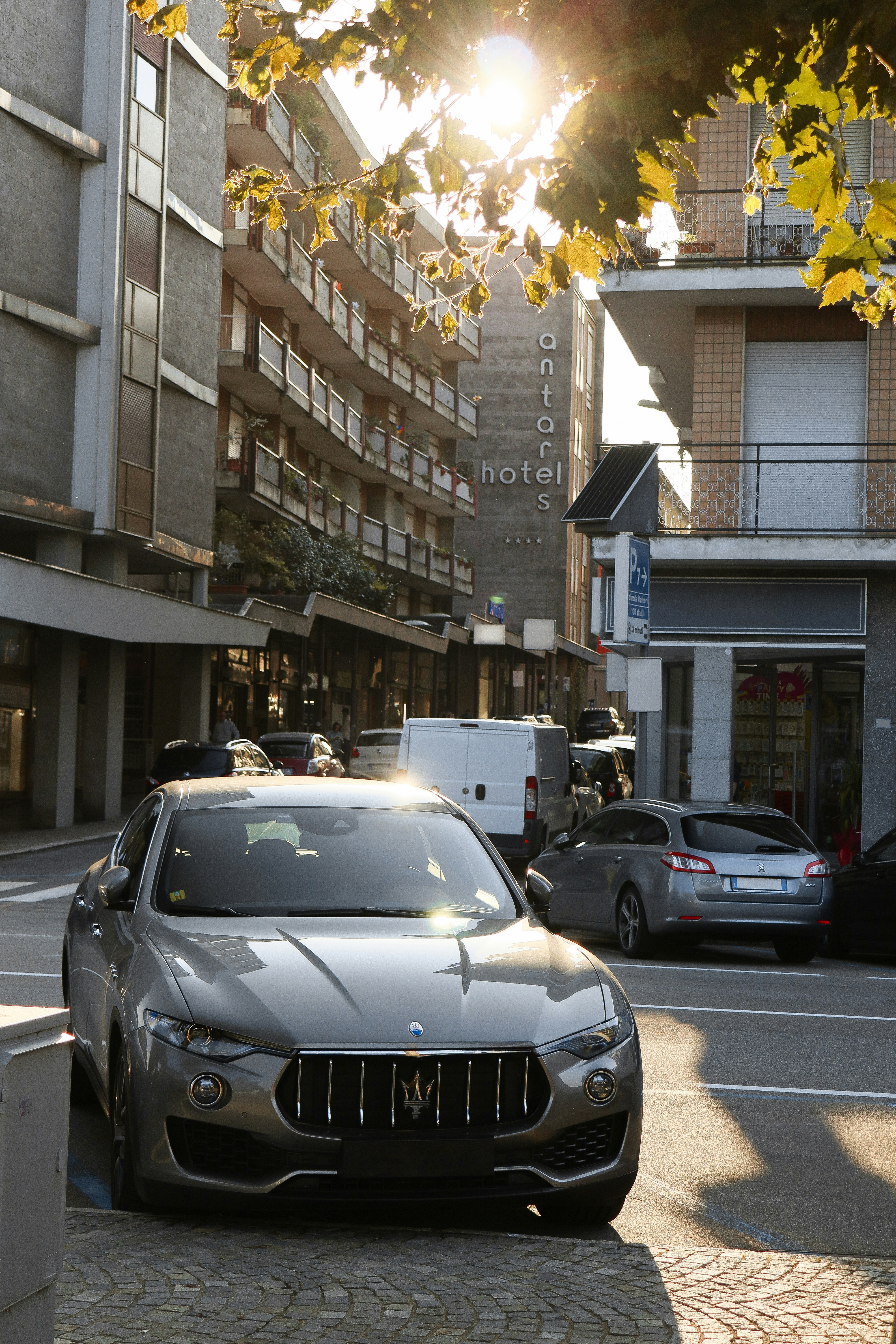 Drive a Maserati on Tarlen Carshare