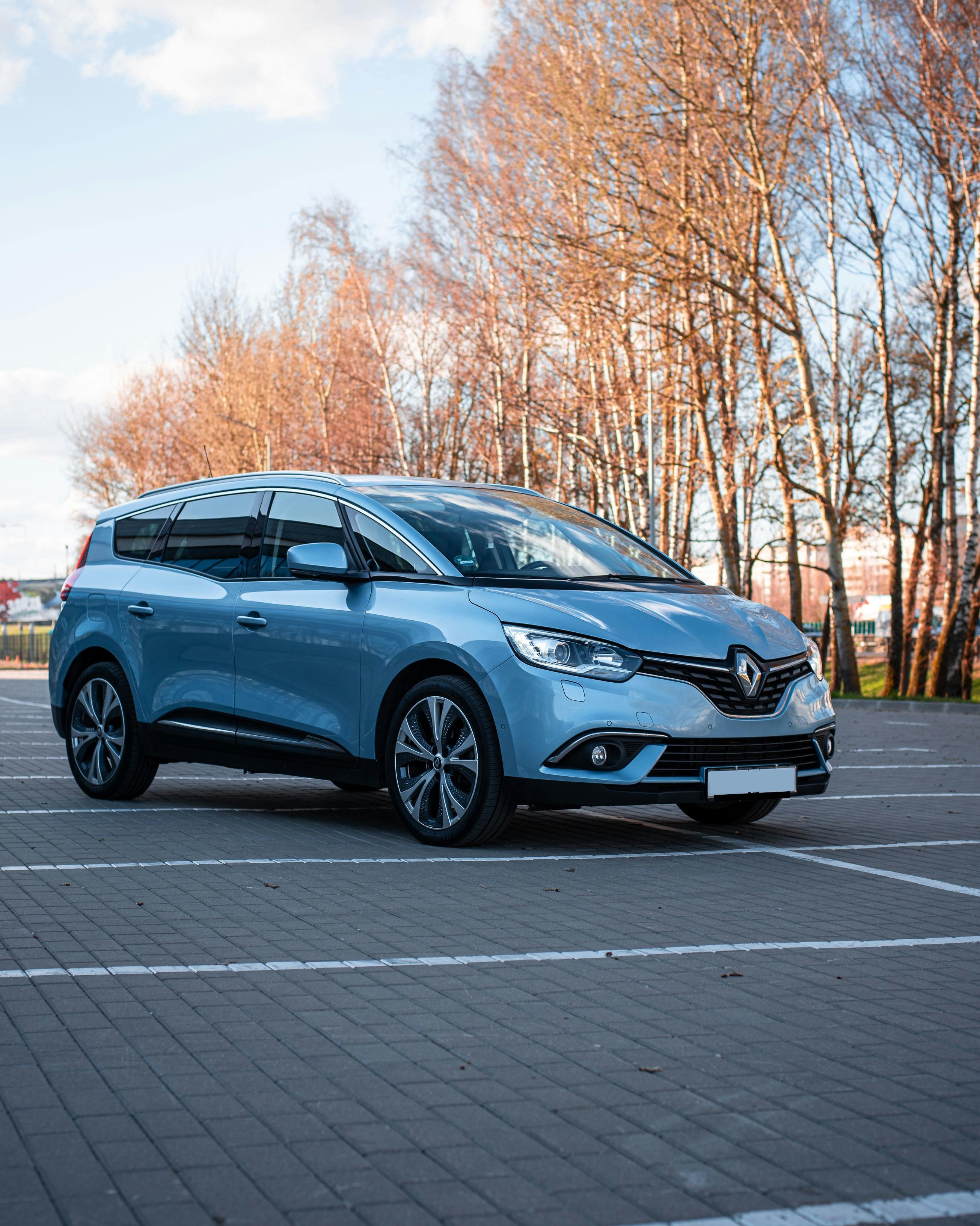 Drive a Renault on Tarlen Carshare