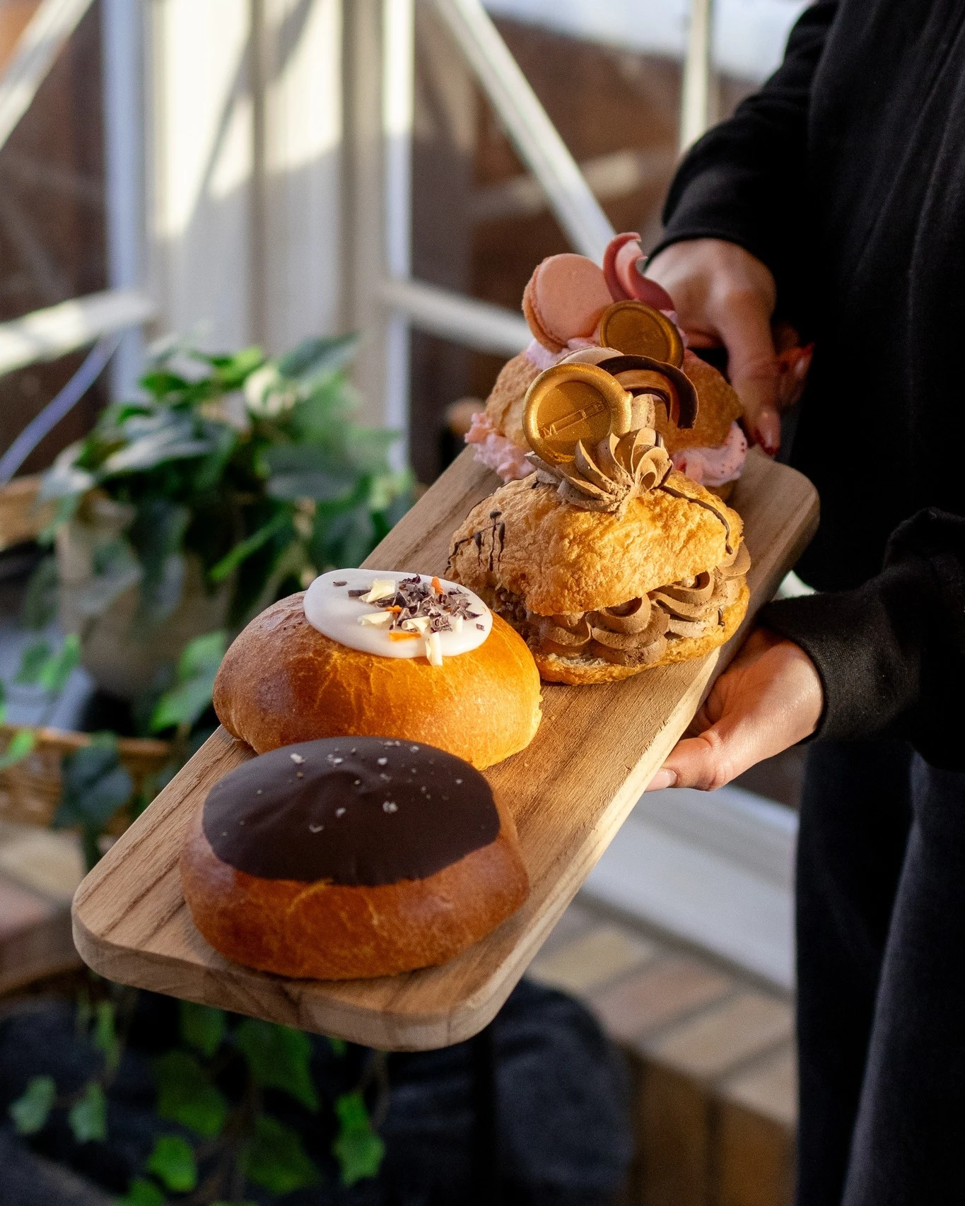 Fastelavnsbolle m. Hindbær hos MIBbageri Godsbanen