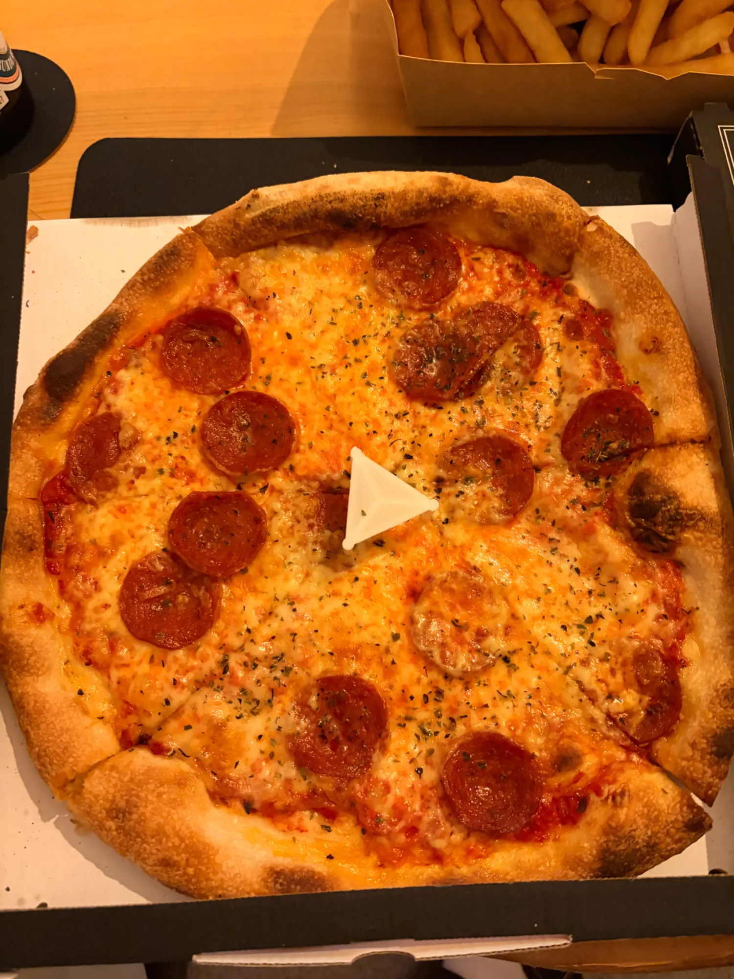 Pepperoni Pizza hos Jerry's Restaurant & Teria