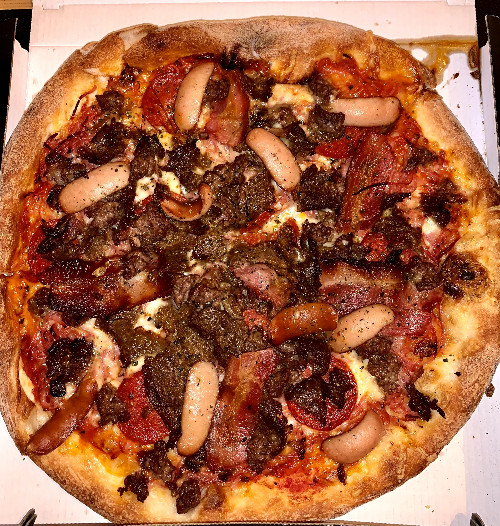 Meatlover Pizza hos Jerry's Restaurant & Teria