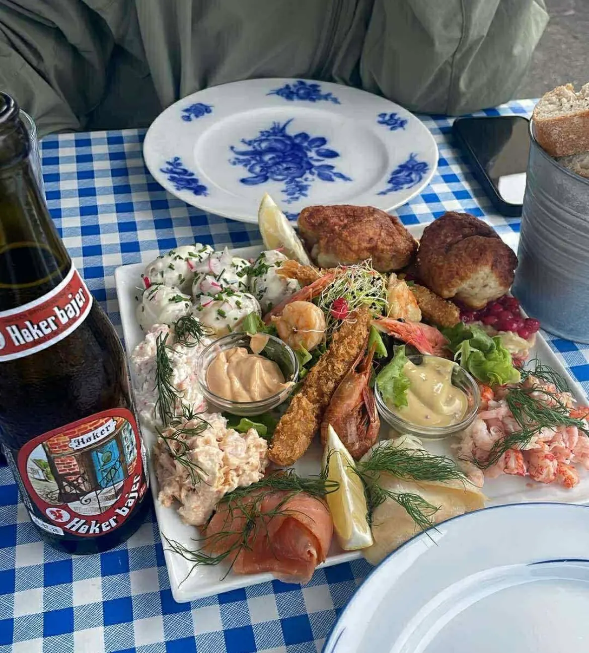 Fisketallerken hos Røgeriet, Havnevej, Samsø, Danmark