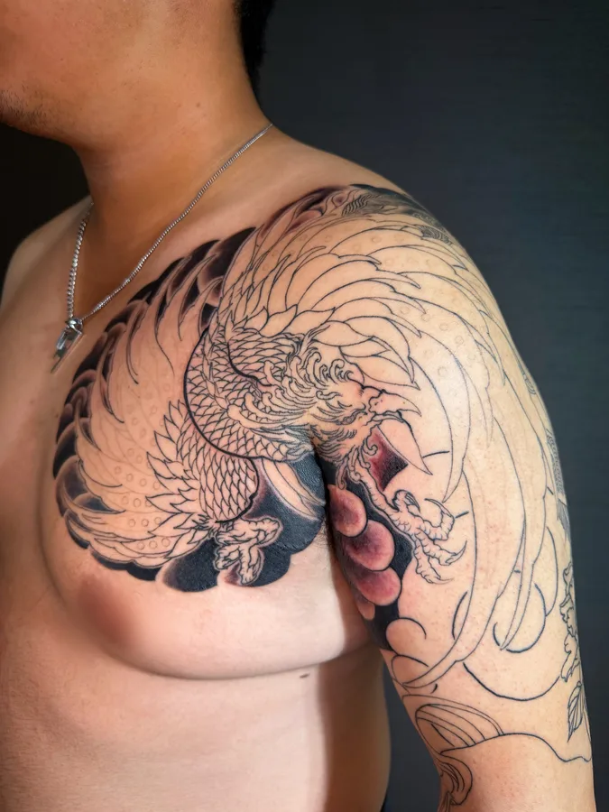 彫旭(horiaki)の和彫りの鳳凰のタトゥー（肩・筋彫りの段階）
