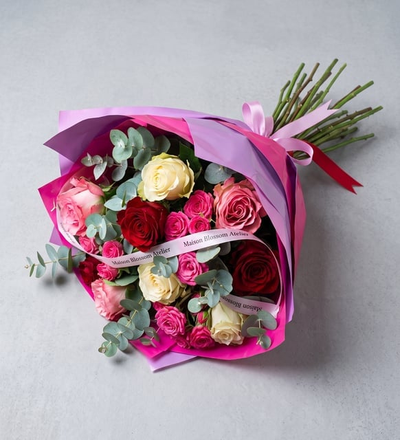 Lila Pembe Bukette Pembe Kırmızı ve Beyaz Güller