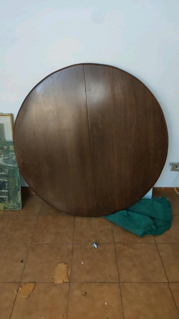 Immagine di Tavolo rotondo di noce