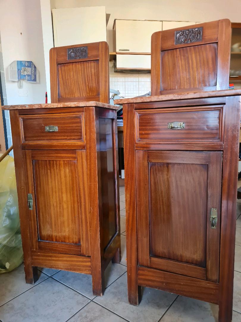 Immagine di 2 comodini e cassettone 