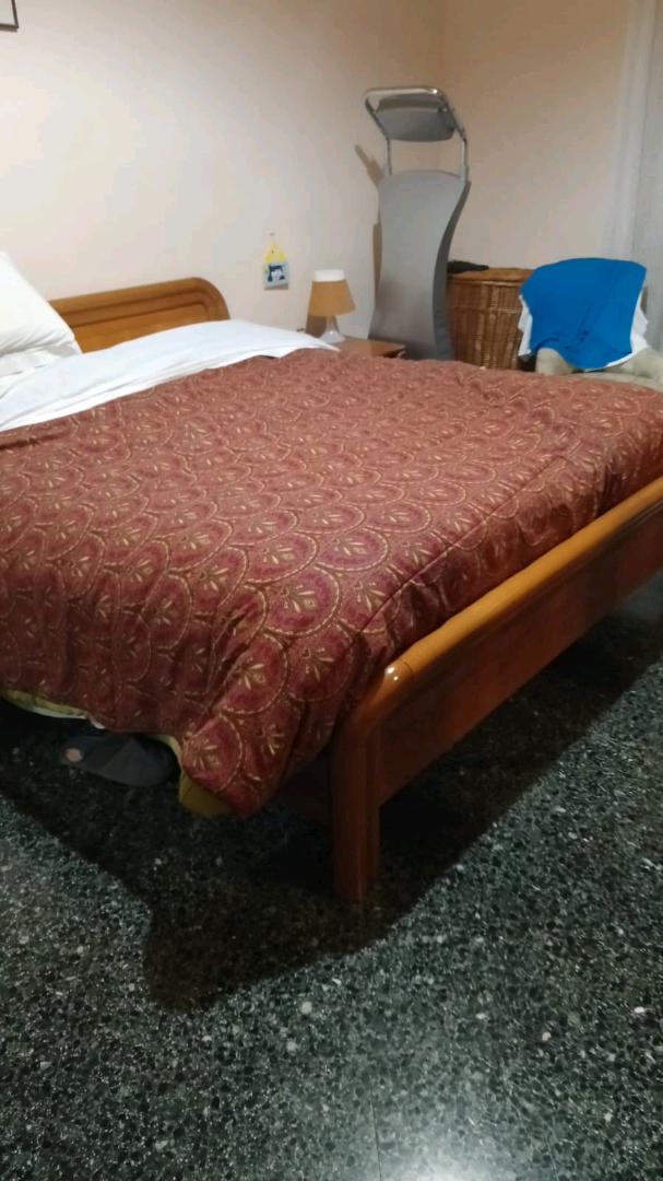 Immagine di letto matrimoniale 
