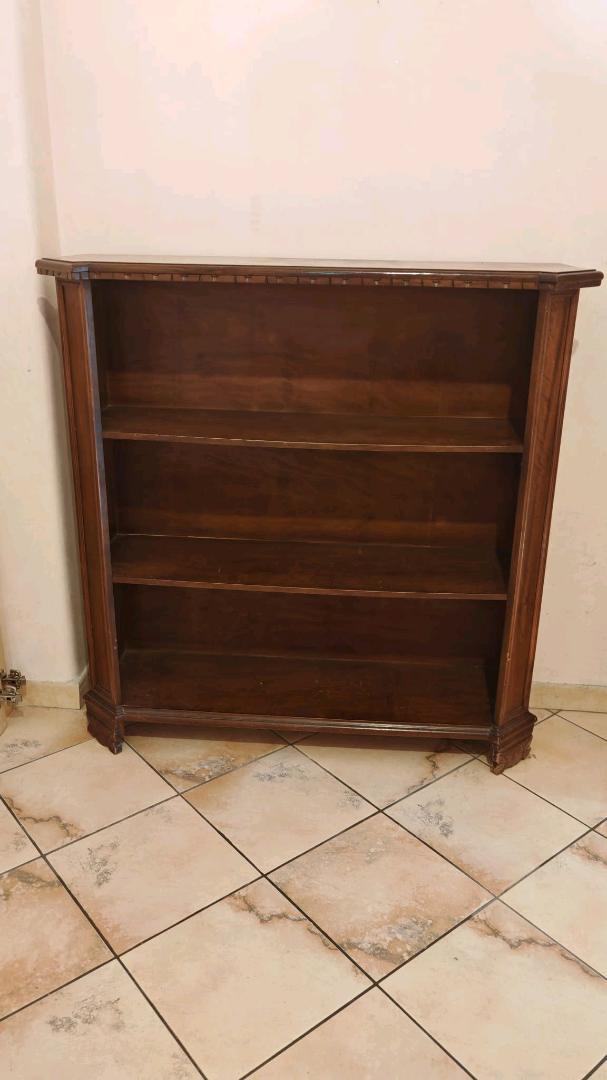 libreria in legno — immagine 1
