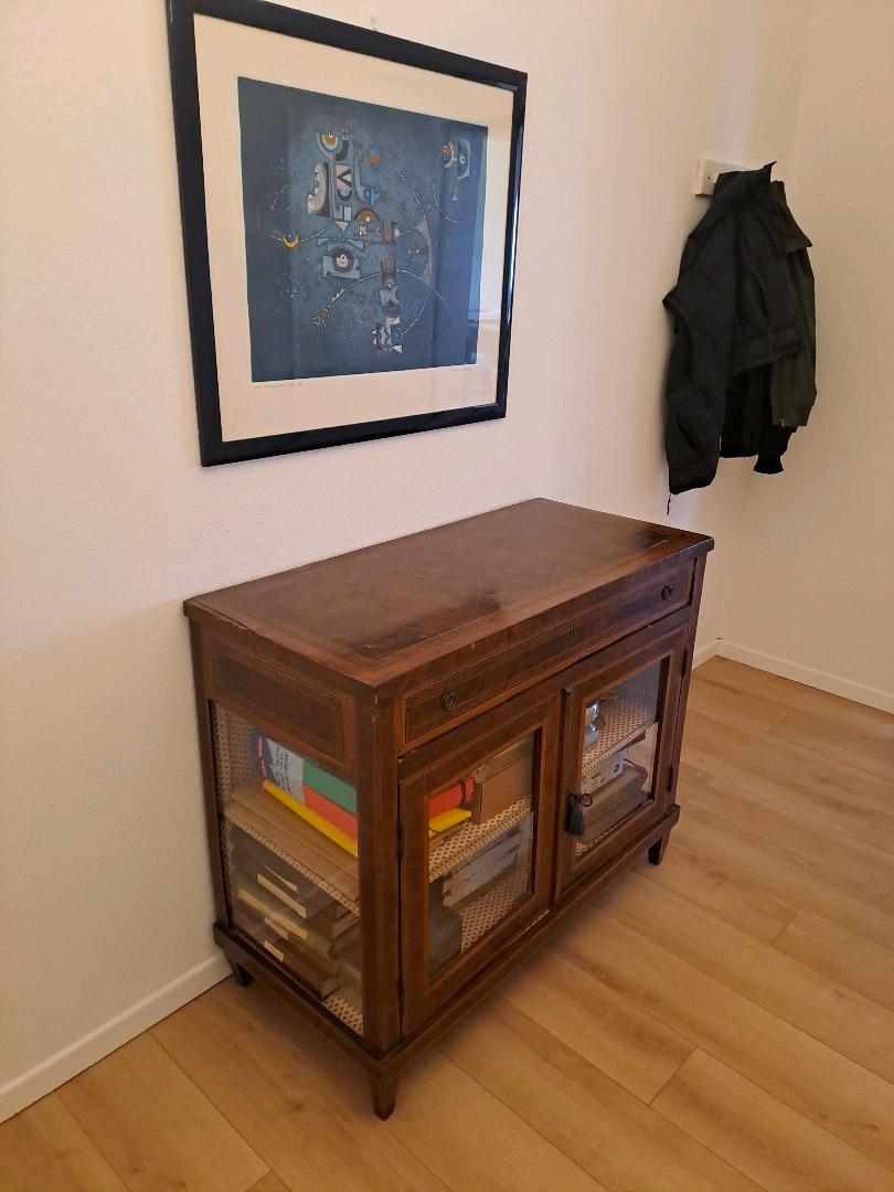 Immagine di credenza antica legno