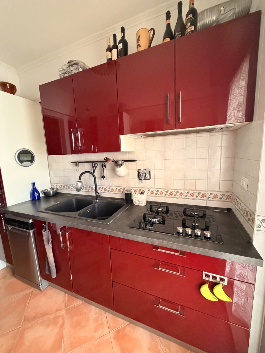 Immagine di Hacker cucina in rosso bordeaux laccato