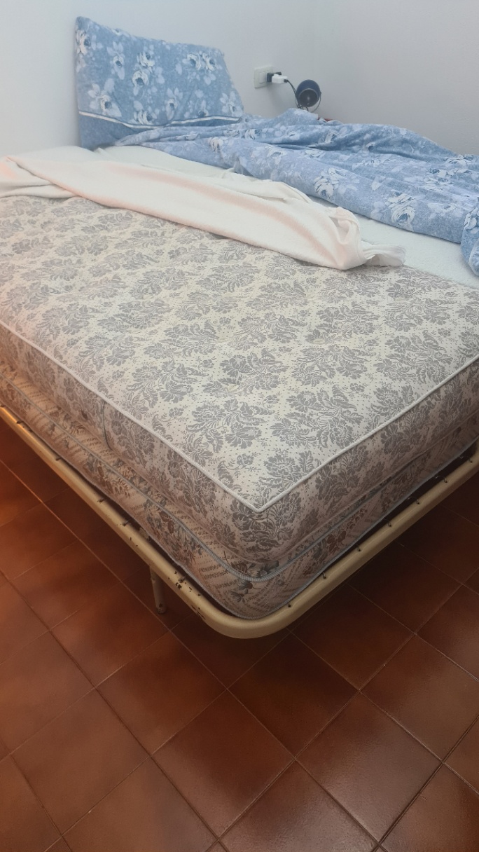 Immagine di Due reti per letti singoli con Materasso
