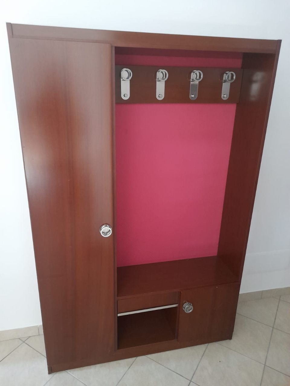 Libreria e mobile ingresso — immagine 1