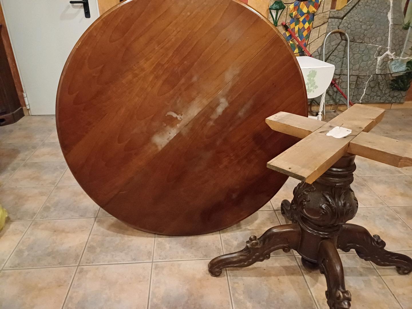 Immagine di Tavolo rotondo noce