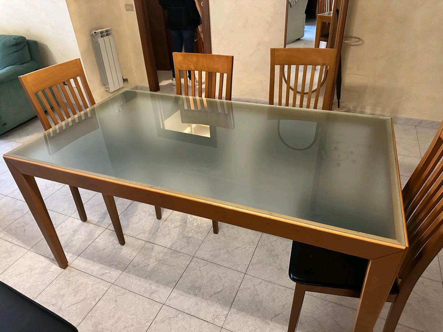 Immagine di Tavolo e sedie