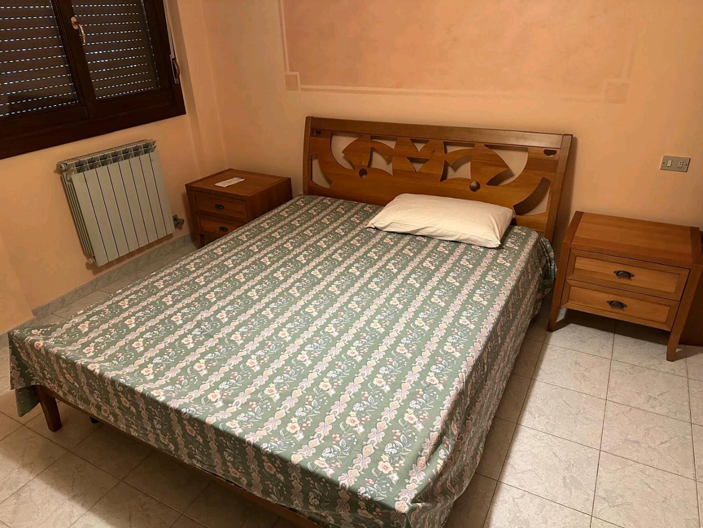 Immagine di Letto + 2 comodini