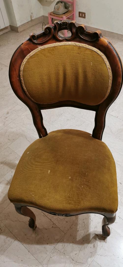 tavoli sedie e credenza — immagine 1