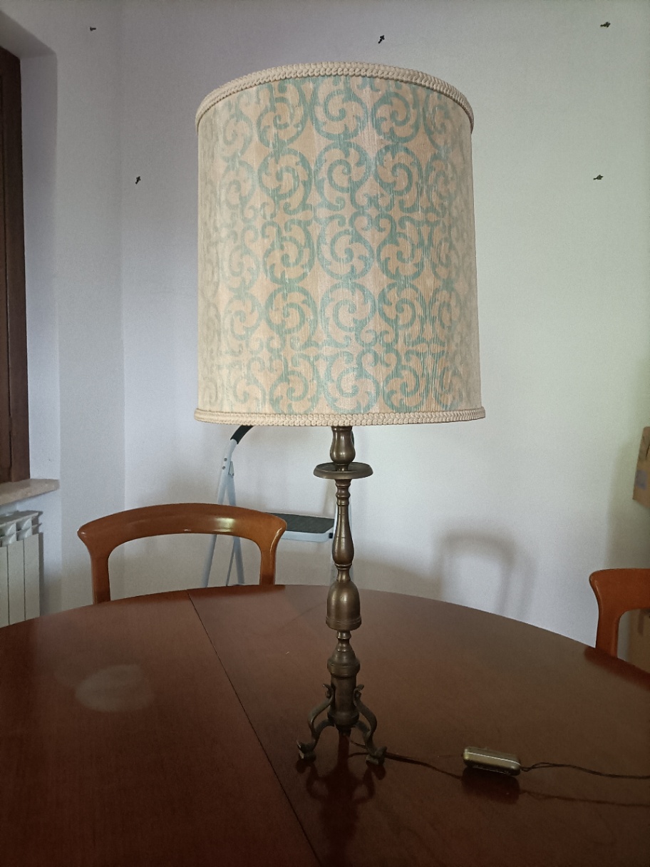 Immagine di lampada da tavolo