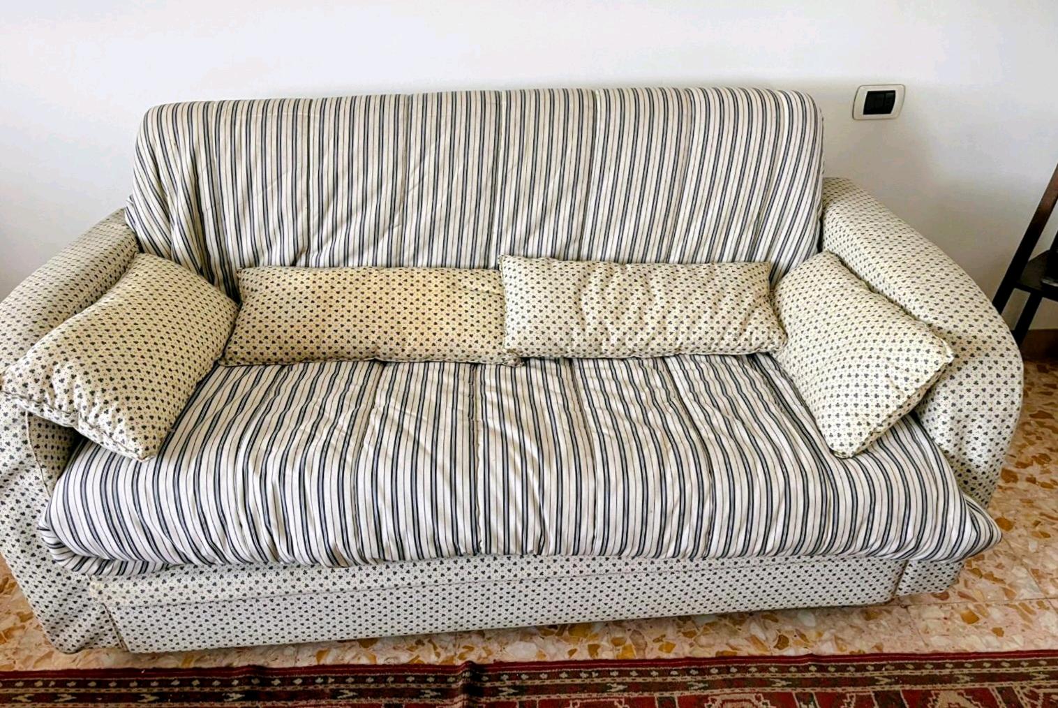 divano letto — immagine 1