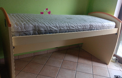 Immagine di letto mezzo castello