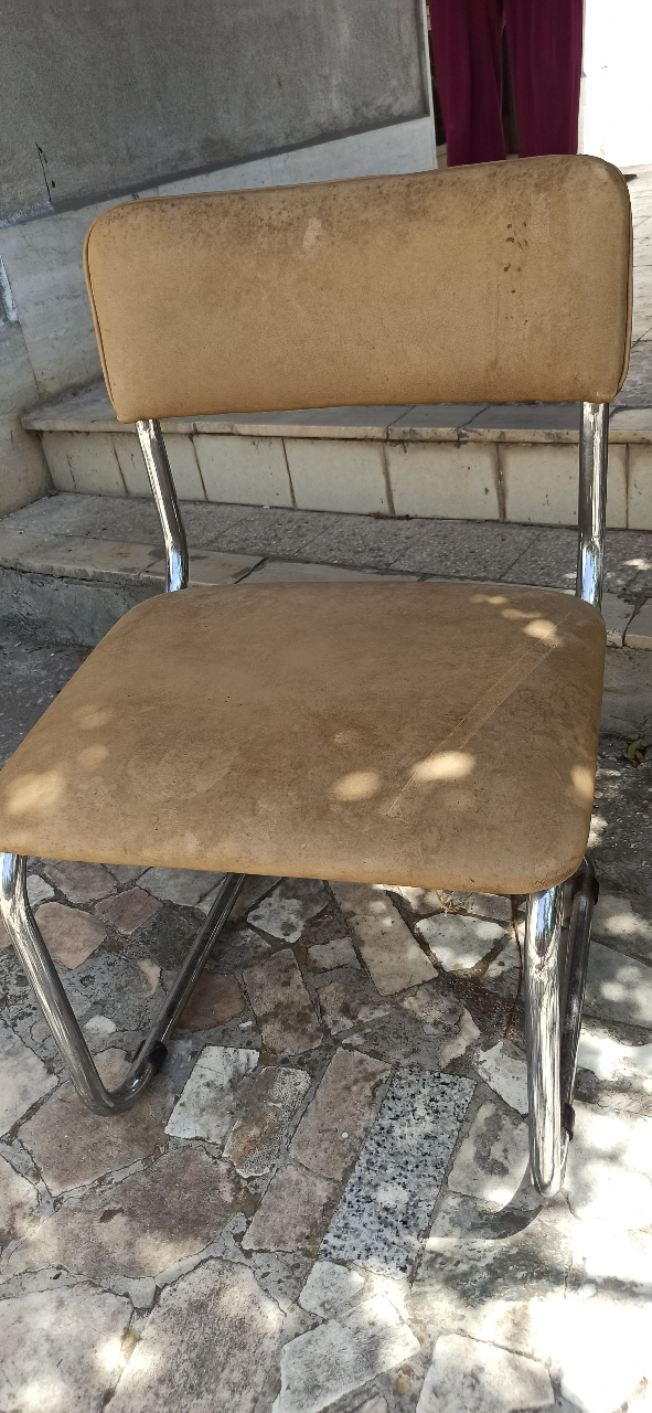 4 sedie in acciaio di  modernariato con schienale e fondo da rifare — immagine 1