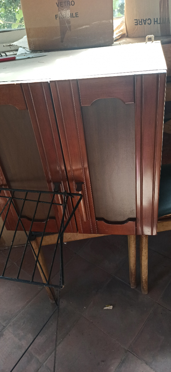 Immagine di pensili da cucina color legno