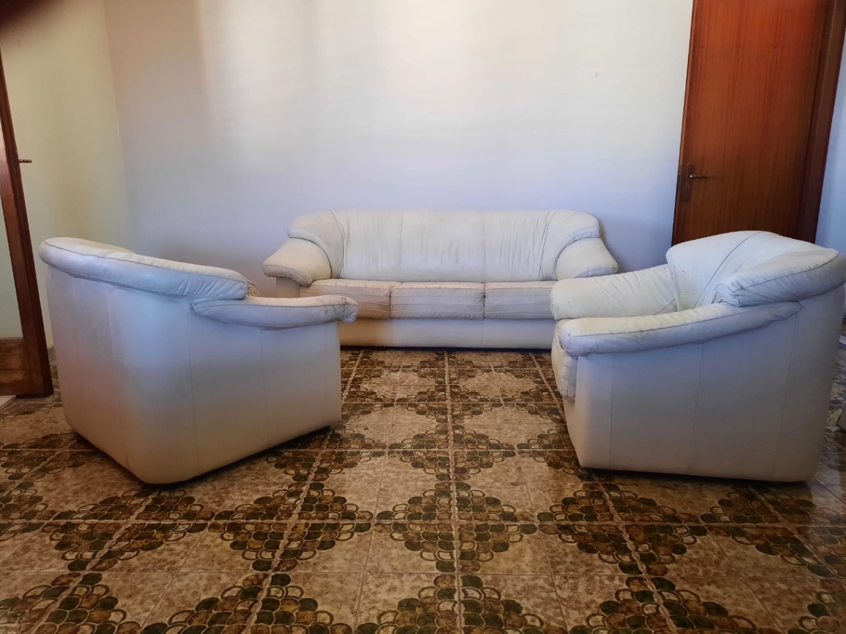 Immagine di Divano con due poltrone