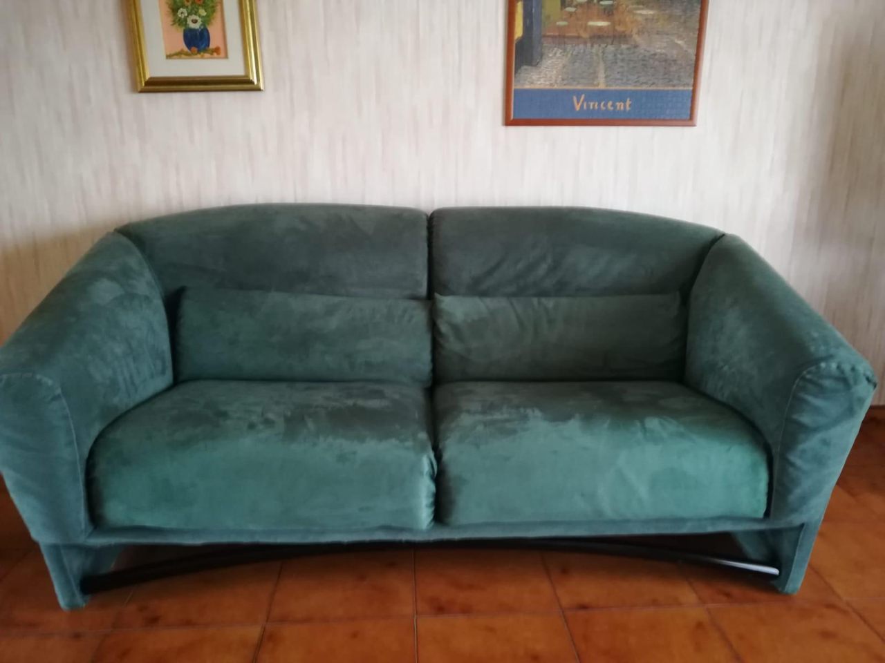 Divano 2 posti grande rivestito in alcantara — immagine 1