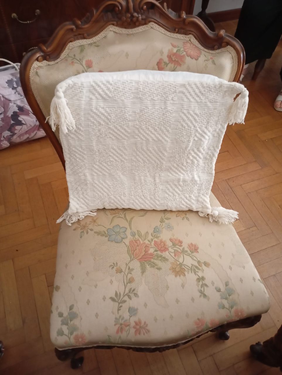 Set di divano 3 posti, 2 poltrone, 1 poltroncina — immagine 1