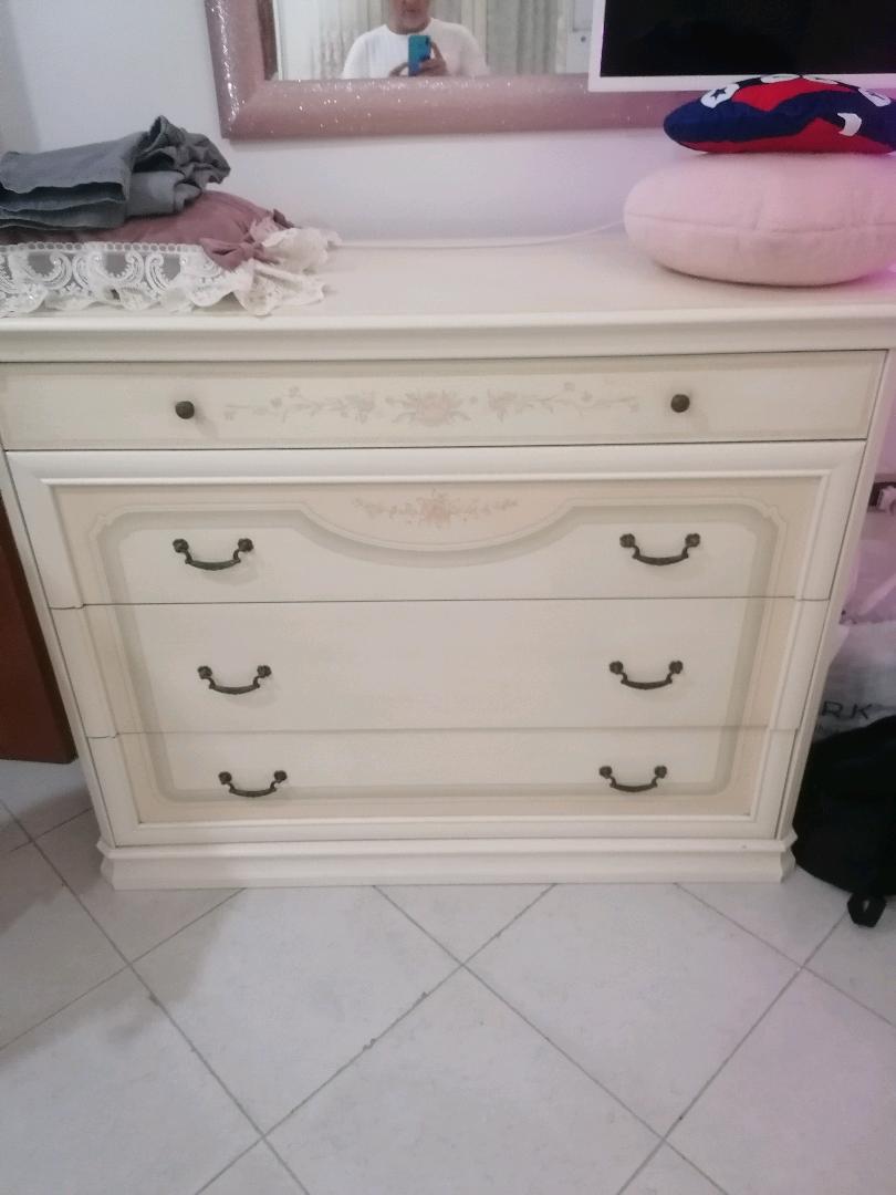 Immagine di Como e comodini
