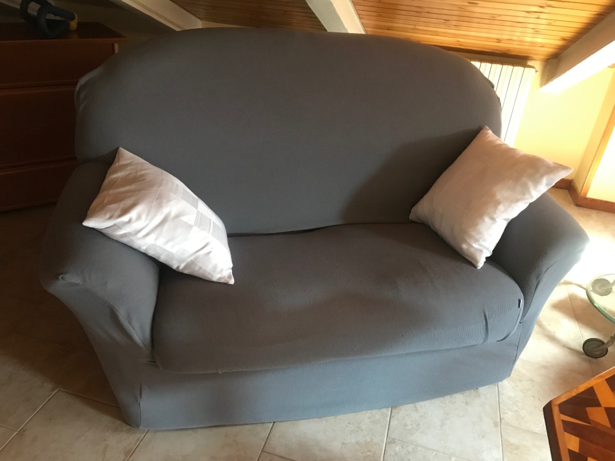 Divano due posti e poltrona — immagine 1