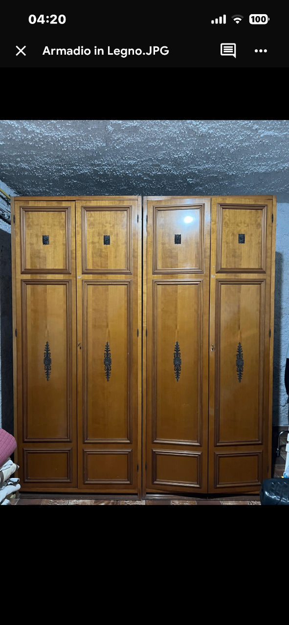 Armadio in legno + cassettiera + 2 comodini — immagine 1