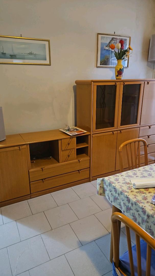 Immagine di mobile sala da pranzo