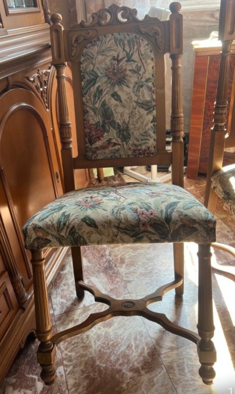 Immagine di 6 sedie vintage stile classico imbottite.