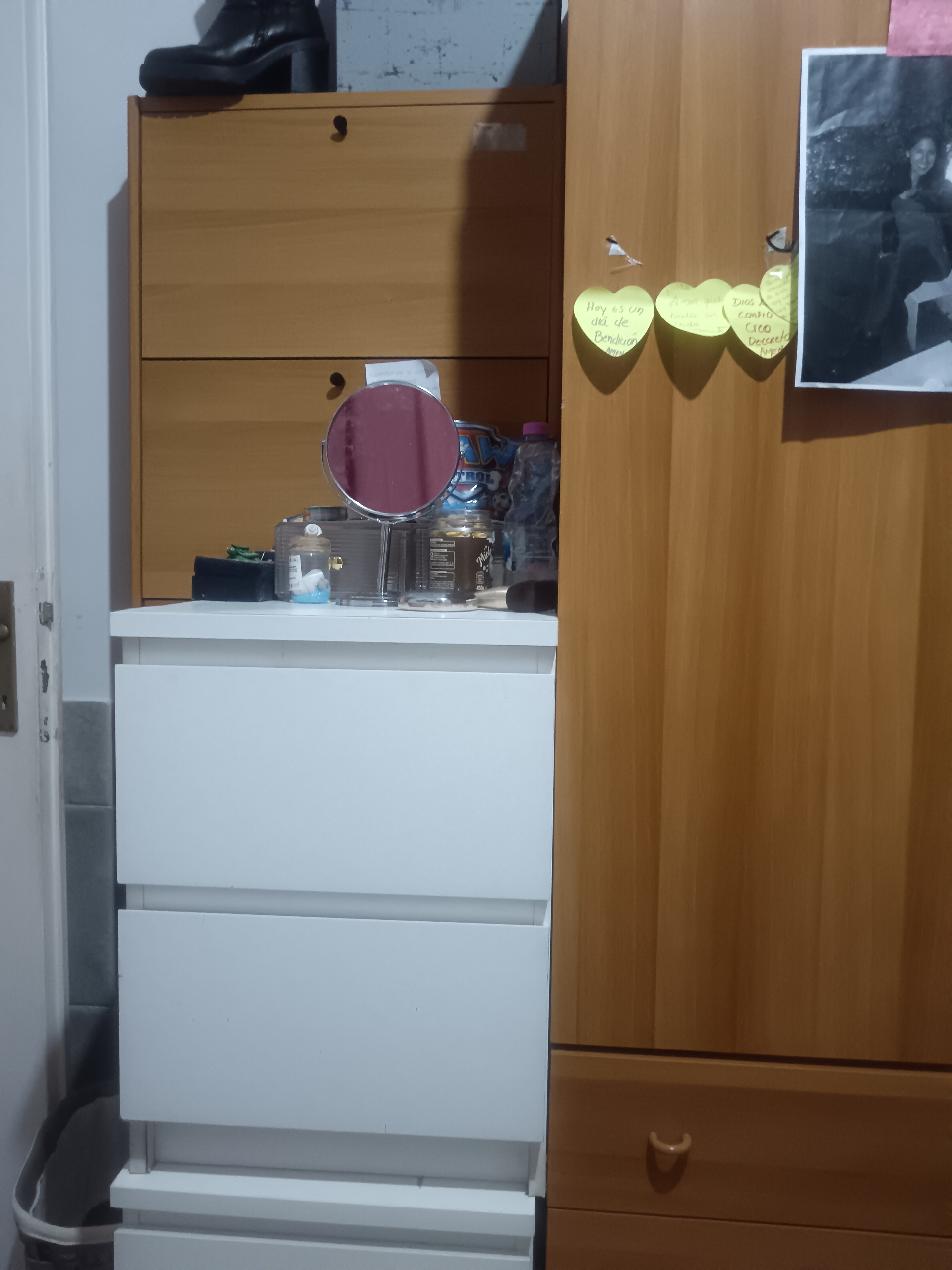 Immagine di Comodino bianco