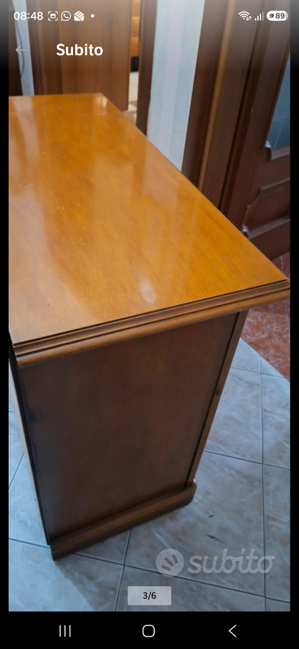 Immagine di Credenza bassa Mobiletto con cassetti e sportelli antico