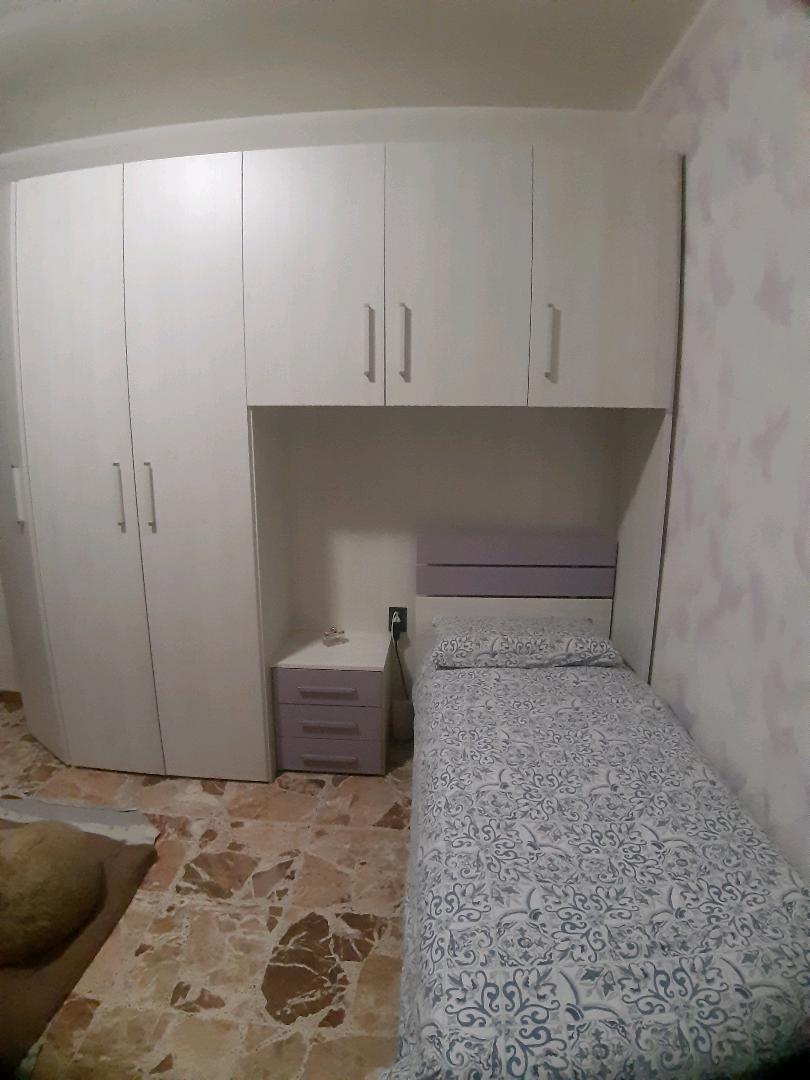 Immagine di cameretta completa ottima