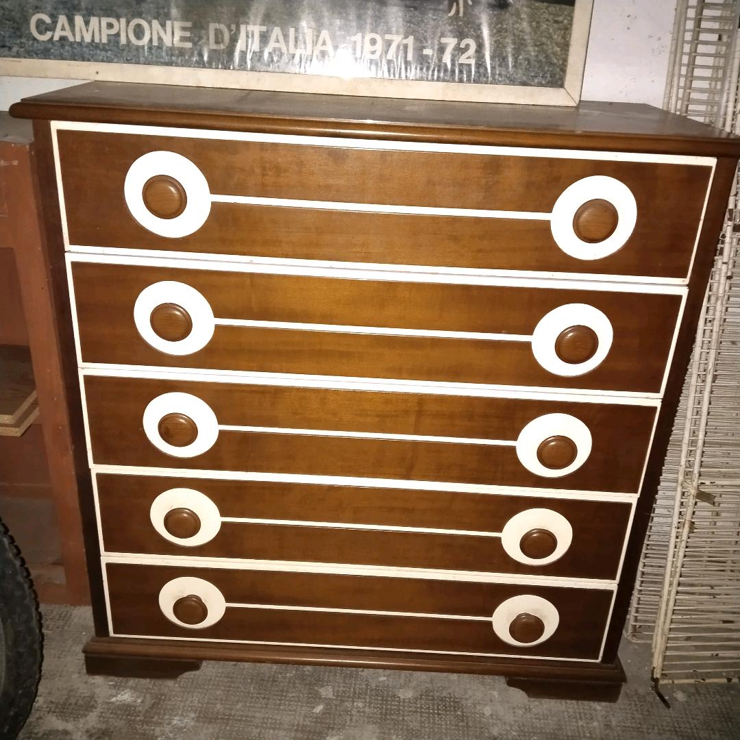 Immagine di vecchia cassettiera 