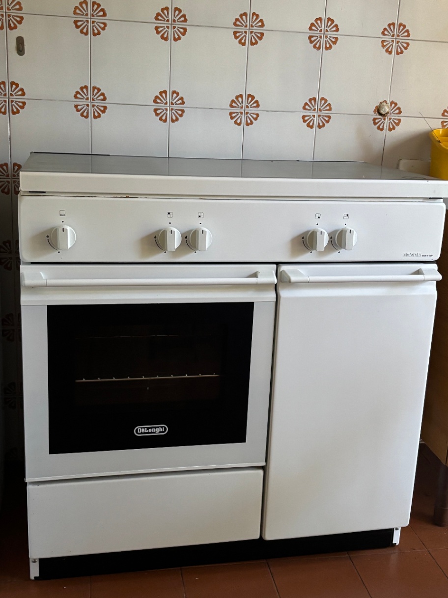 cucina a gas 4 fuochi - forno e vano bombola — immagine 1