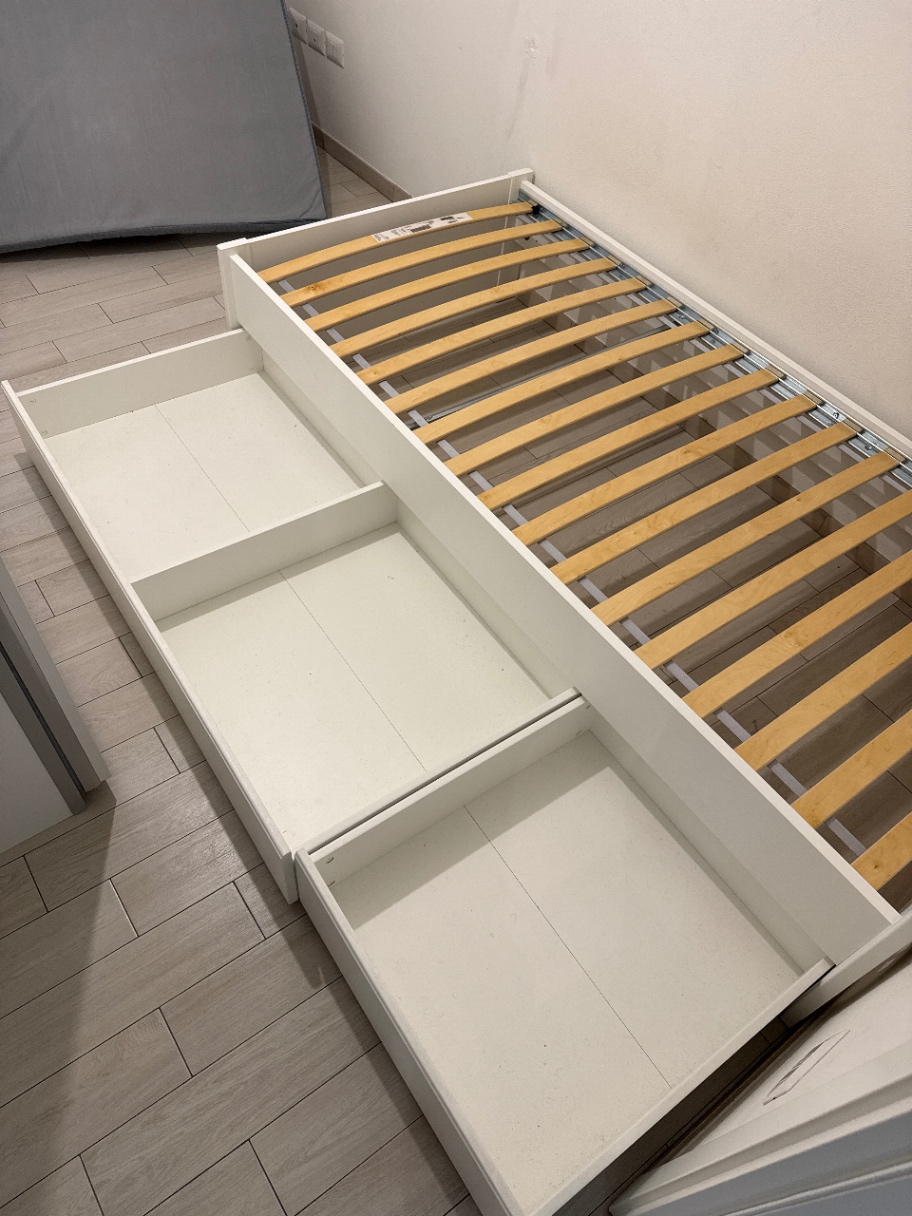 Letto singolo con cassetti — immagine 1