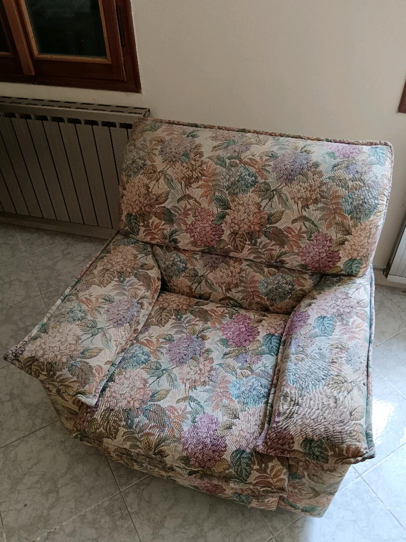 Immagine di Poltrona in tessuto