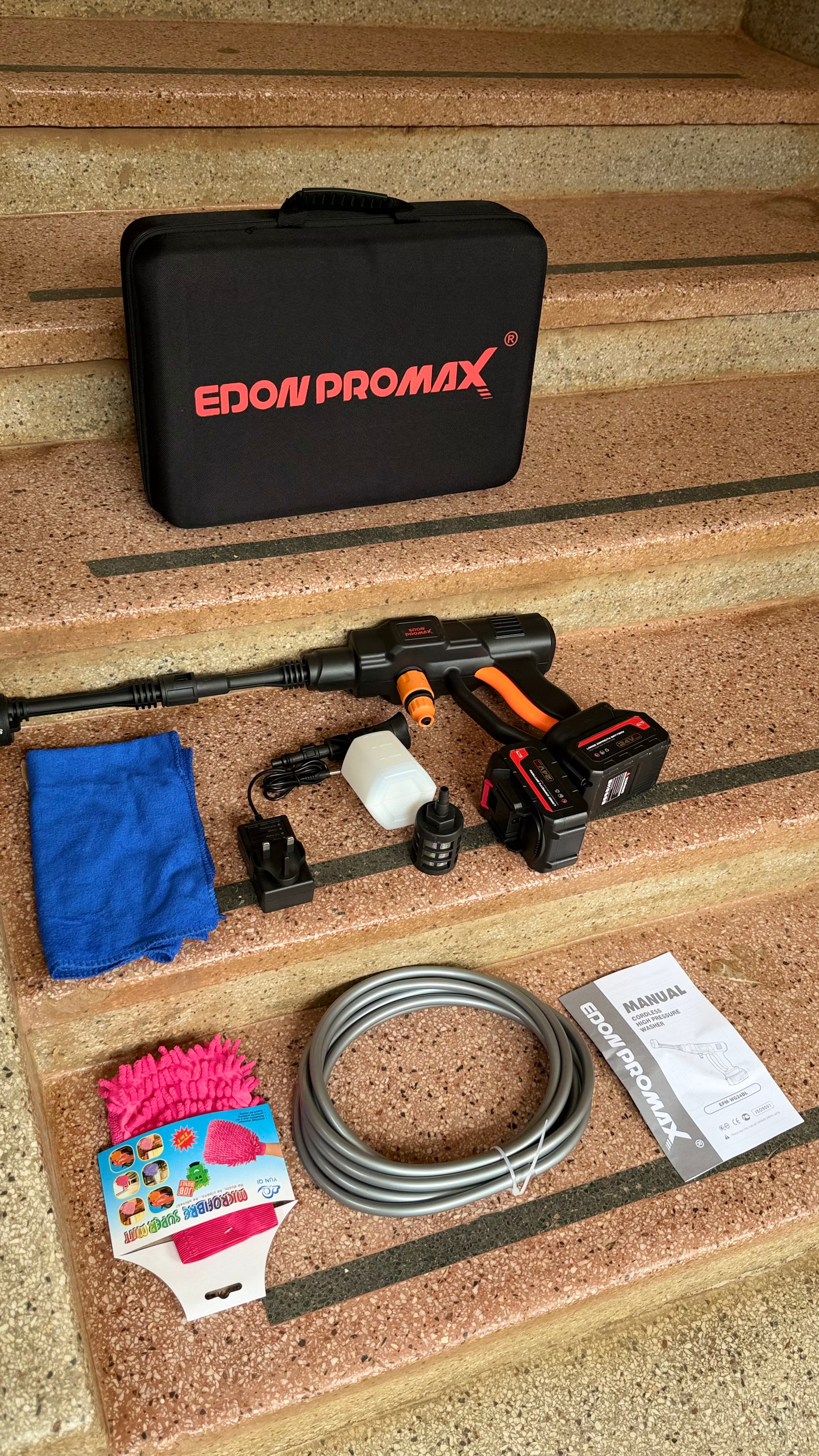 RECHARGEABLE PRESSURE WASHER - 1